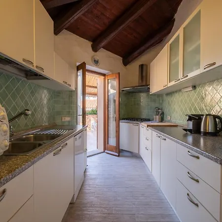 Discesa A Mare-villa Esclusiva Vista Caprera Villa