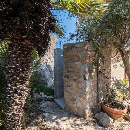 Discesa A Mare-villa Esclusiva Vista Caprera Villa *